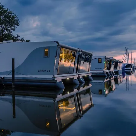 Hausboot Relax 4* Sagard