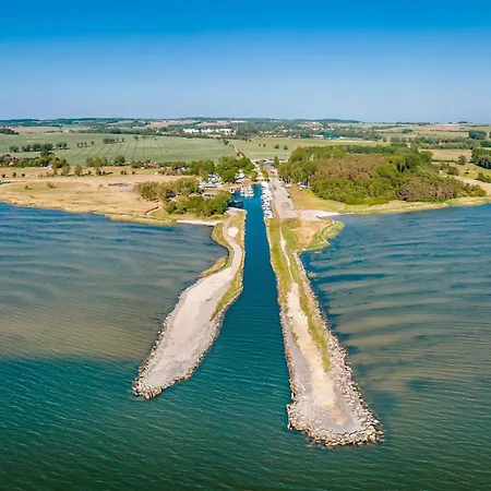 Úszó hotel Hausboot Relax Sagard
