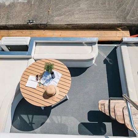 Úszó hotel Hausboot Relax 4*