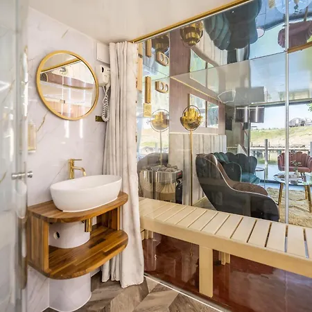 Hausboot Relax Úszó hotel Sagard