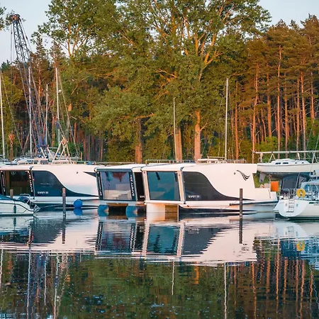 Úszó hotel Hausboot Relax Sagard