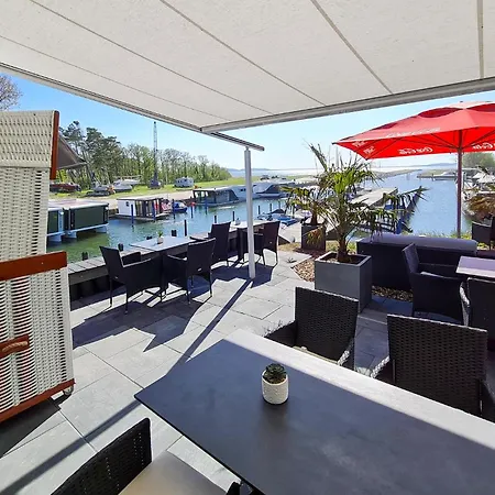 Hausboot Relax Úszó hotel 4*